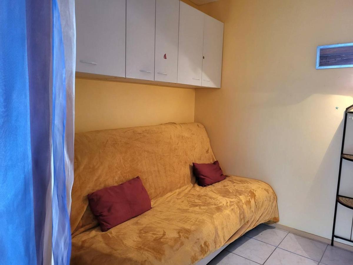 Studio Avec Terrasse, Parking Prive Et Acces Direct A La Plage - Fr-1-465-86 Merville-Franceville-Plage Exterior photo